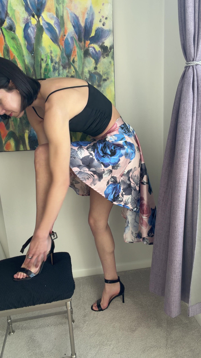 Ms_Emmy_Lynn: Satinrock kein höschen necken