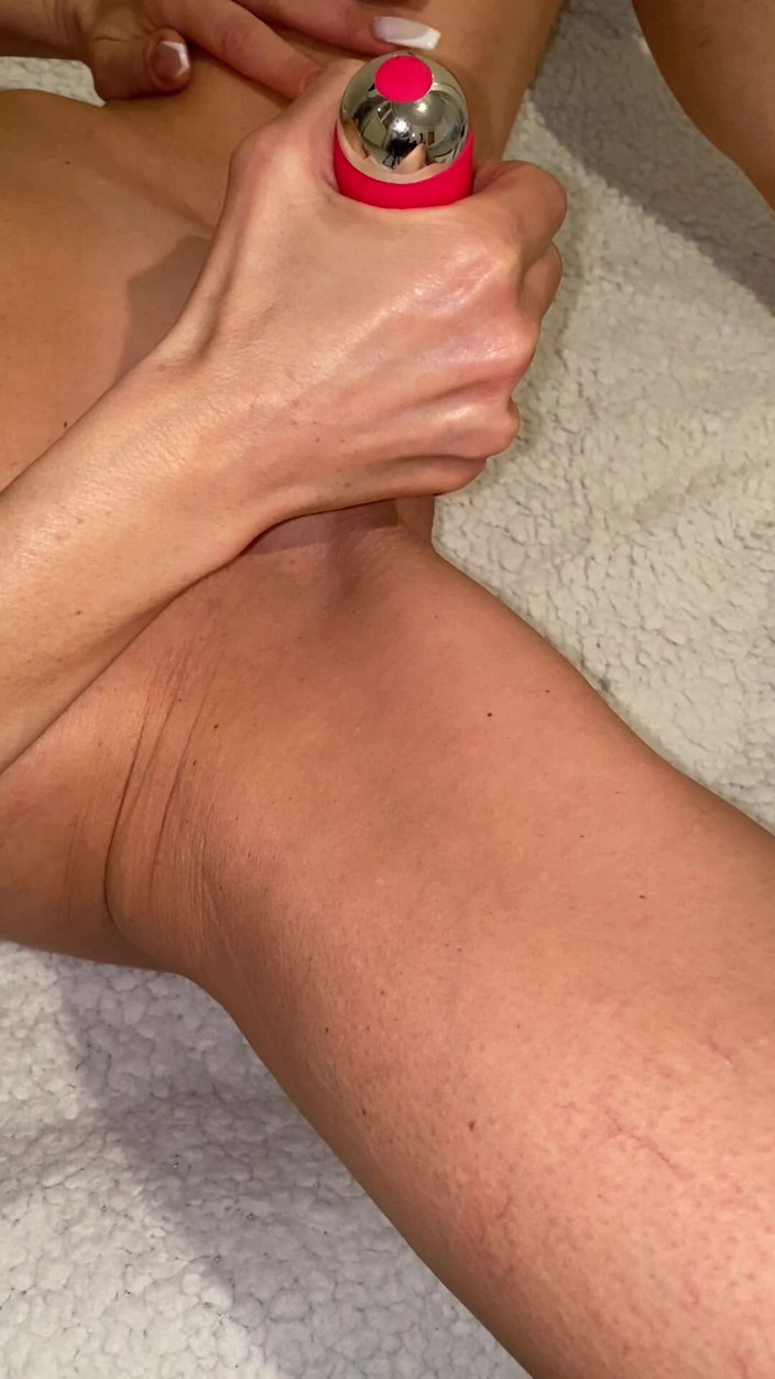 Nofaceblonde: Masturbarea unei blonde frumoase cu orgasm și gemete