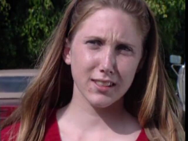 Teen Seduction: Lola fait le travail la baiser dans la salle de...