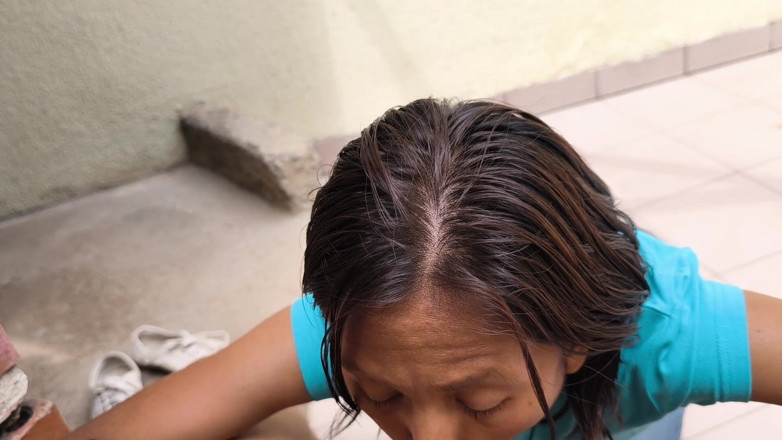 Moo DBOXXX: Una madre venditrice di caramelle per strada succhia il mio...