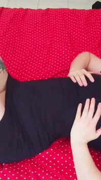 När jag kommer hem från jobbet har jag en intensiv orgasm med min honeyplaybox vibrator