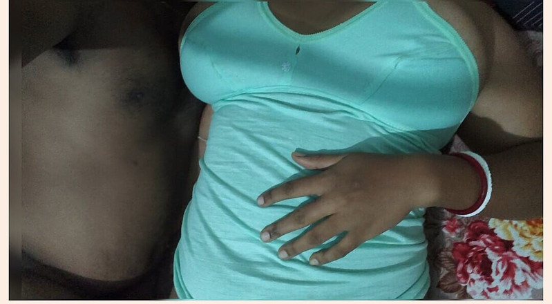 Big Boobs Bhabhi: Arkadaşım karım ateşli elbise ve büyük göğüsler içinde benimle seksi....