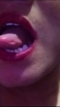 Indian Bhabhi Give Sexy Lips Kisses to All Her Fans