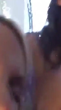 Tesão de sexo a três com peituda morena