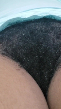 Coño peludo de cerca - cuerpo natural crudo que no sueles ver