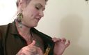 UK Sinners: Mama vitregă tatuată Tallulah Tachinează pula Sam Bourne a fiului...