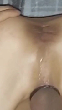 Creampie anonimo sconosciuto in una troia di sborra