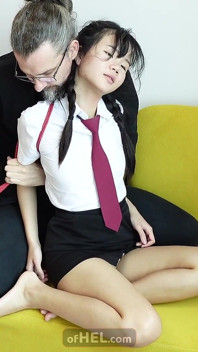 Perbudakan tali dan fingering untuk gadis kampus Asia yang mungil