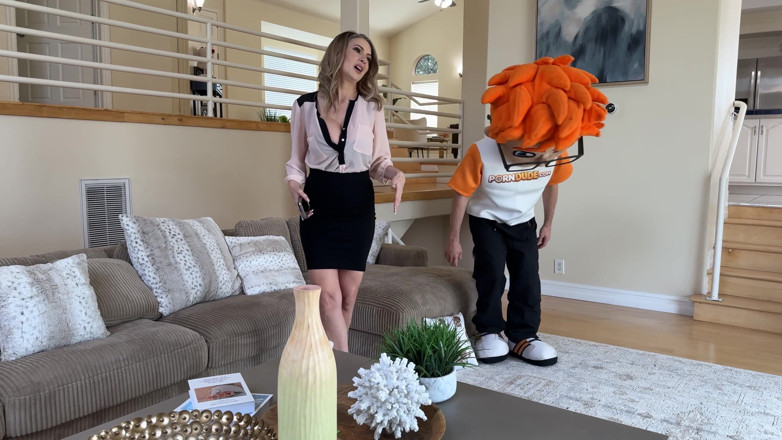 PornDudeCasting: Gigi Dior Shows Porn Dude More Than Just a House