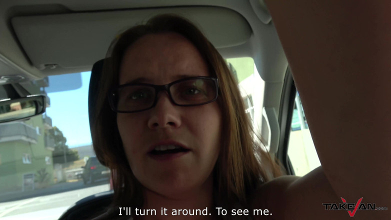 Take Van: Dicke möpse wackeln auf dem rücksitz, während der schaft härter...