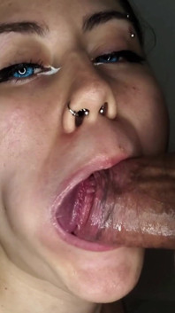 Close up View of Babe Getting Cock in Her Mouth - Amateur
