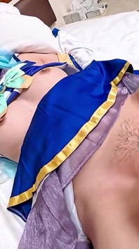Cosplay Bogini Budzi się. Oszałamiający Prawdziwy Cosplayer kulminuje ciężko, jak głębokie kremówka POV bije ją do całej drogi!