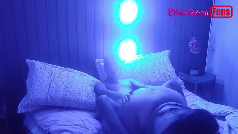 Riderqueen: Madrasta rabuda milf fodida apenas em câmera lenta