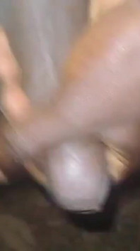 Sexy velký černý pták mastubuje