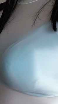 내 가슴을 어루만지며