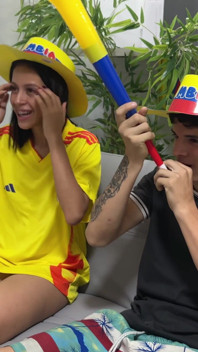 Minha melhor amiga latina está me esperando sem calcinha e aposta sua buceta molhada se ganhar o time dela - especial da Copa do Mundo de 2026!