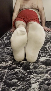 Kaki Jurulatih Karl dalam stoking putihnya [8893]