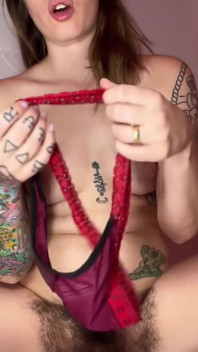 Orgasme en culotte, reniflant le déni