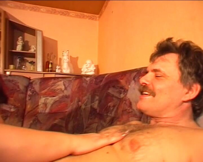 BB Video - Vintage Story: Une femme au foyer allemande mature à gros nichons se fait...