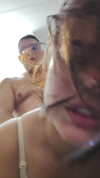 AngyAmazon: Kongkek Cepat Di Bilik Dengan Cuckold Saya Semasa Semua Orang...