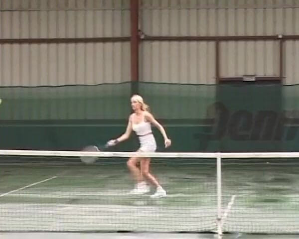 Monde Francais: Awek Perancis menunggang batang di gelanggang tenis