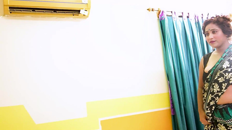 Xtramood: La zia sexy dell'ospite pagante dà la possibilità di scoparlo...