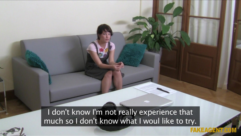 Fake Agent: 사무실에서 하드 후배위 세션 후 James로부터 아마추어 얼싸 당하는 Sandra Stokes
