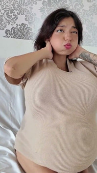 Inflação corporal Grandes mamas e barriga
