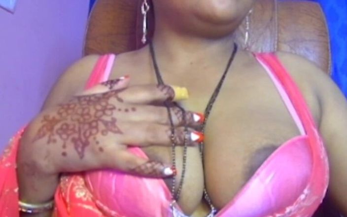 HotGirl21: Hot Desi Seksowne piękne dziewczyna pokazuje jej piersi przez stanik...