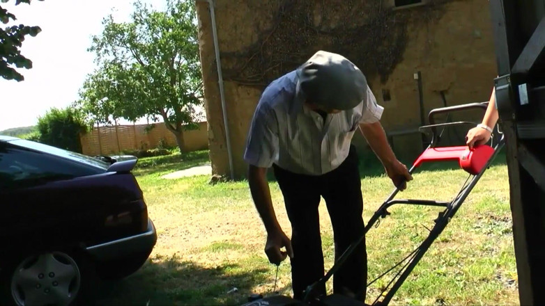 Dirty Amateurs: Old dudes love to fuck outdoor hairy chicks - DVD