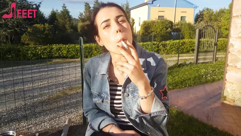 Smokin Fetish: Petra smokes her ciggaretes outdoor