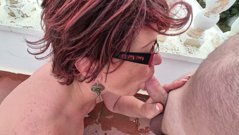 Popp Sylvie: Blowjob and Piss on the Roof Terrace