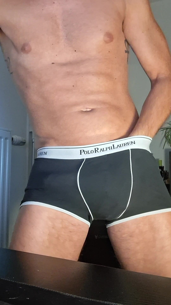 Xfroska: Une Belle Masturbation Et Strip Tease