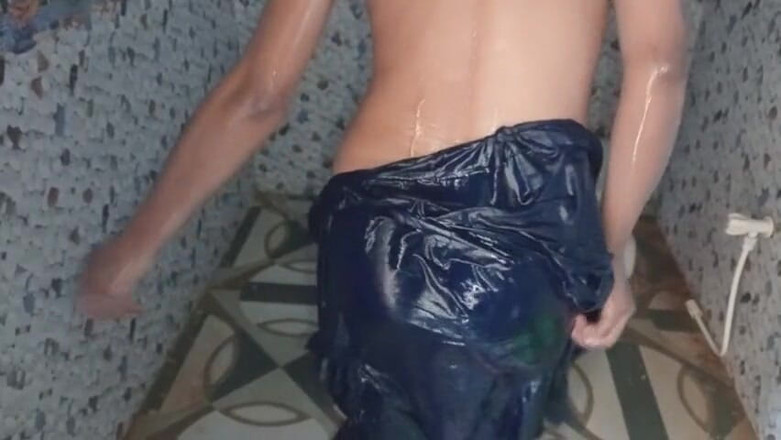 Ankurpriya000: A bunda quente de Priya Bhabhi no banho