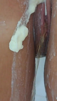 Keseronokan en3ma krim dubur dengan Kencing