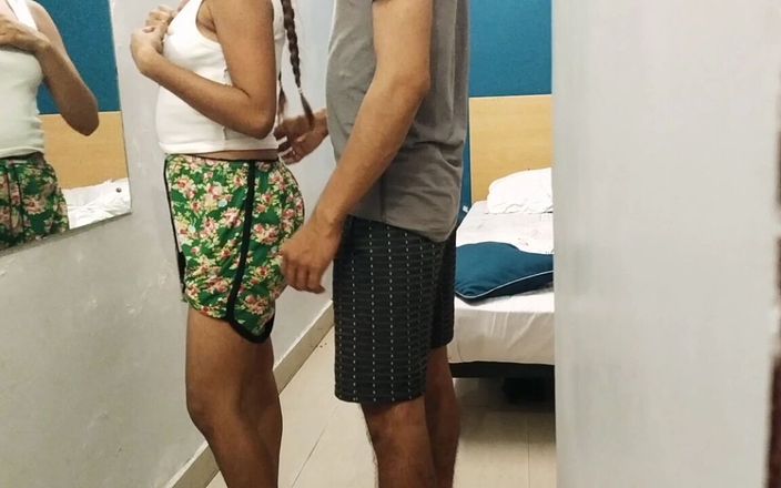 Fantacy cutting: Une demi-sœur indienne sexy se fait baiser, vidéo réelle avec...