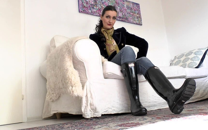 Lady Victoria Valente: विशेष हिलाने के निर्देश और सीईआई चीखने वाली रबर के जूते का खेल