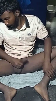 Un indien desi se masturbe avec sa bite