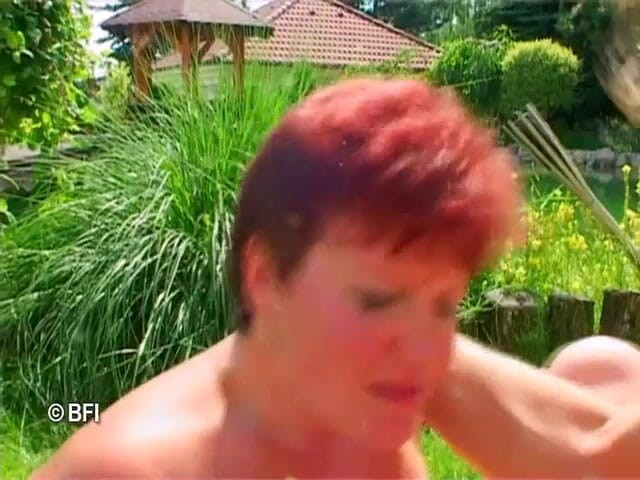 Mature Babes: Ich ficke reife im garten