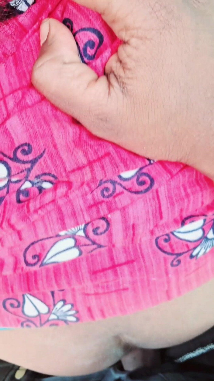 Trilokinath: 야외에서 섹스하는 마을 여친과 남친