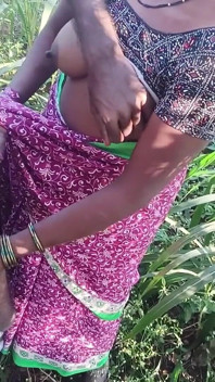 Istri marathi ngentot gaya doggy posisi di luar ruangan