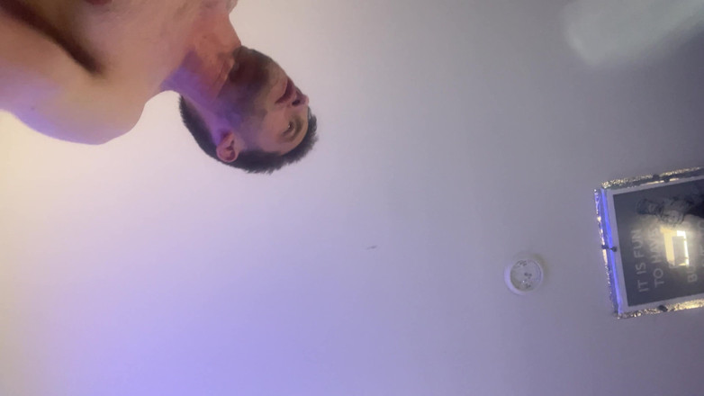 Savage confidence: Лежа на кровати с камерой, между моих ног увидеть меня бюст