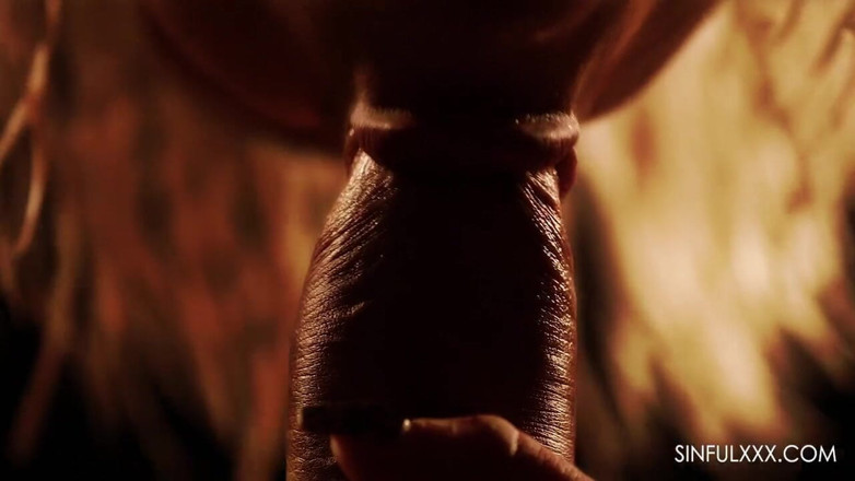 Sinfulxxx: Yakın çekim sinfulxxx tarafından şehvetli anal seks