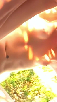 Dos rubias calientes en un trío con semental musculoso