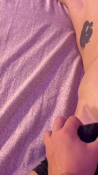 Můj Nejlepší Přítel Vstupuje Do Místnosti Hledá Můj Penis - Cum V Puse