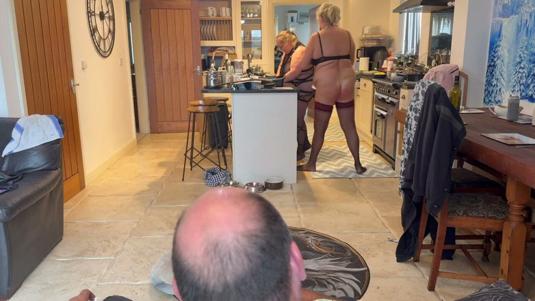 Lanista_Bear: 1부:-노예가 집안일을 하는 라니스타 곰. 그들은 행동할 것인가?