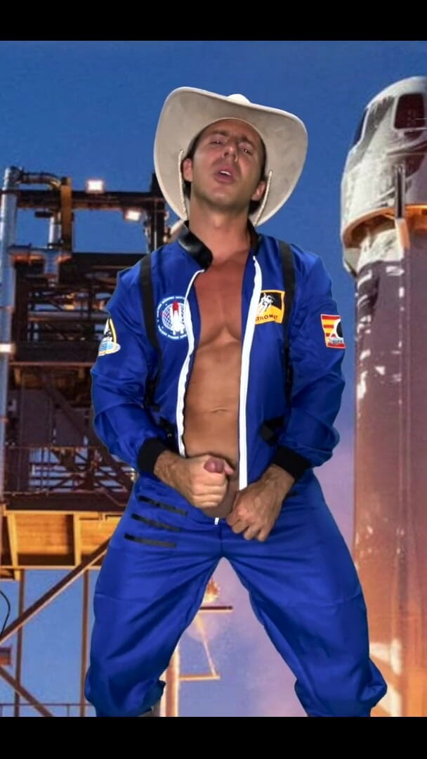 Reese Rideout: Space Suit ngocok kontol