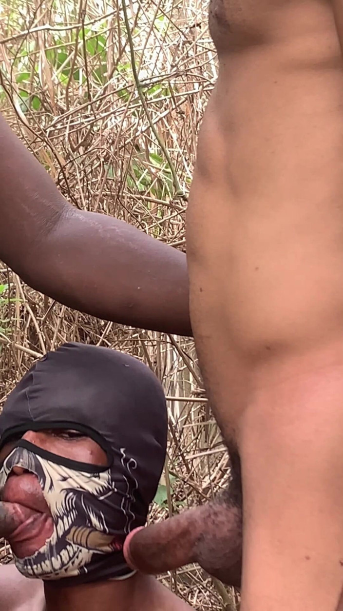 Sexylary: Threesome Insde the Bush with a Bottom