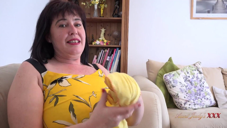 Aunt Judy's XXX: AuntJudysXXX - Your busty stepaunt Janey sucks your cock