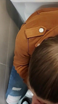 Pompino Rischiato Nel Bagno Dell'università Con Il Mio Professore!